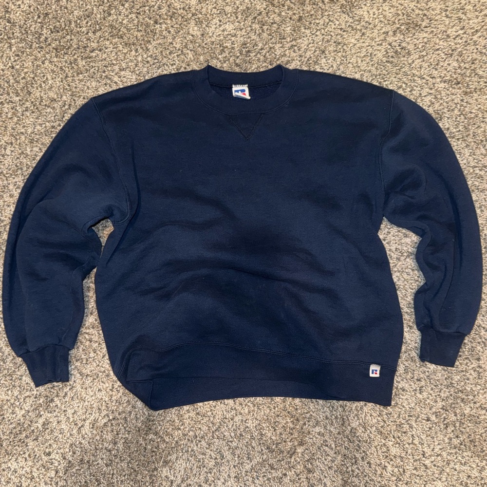 VTG Russell Athletic Men's Navy Crewneck Sweater